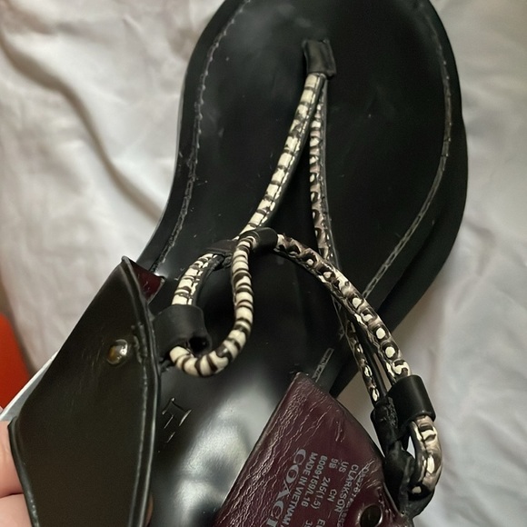 Coach Clarkson Leather Black White Snakeskin Print Thong Sandals size 9B - Picture 15 of 16